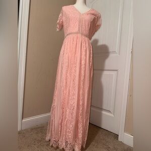 Chic Lace Maxi Dress in Soft Pink